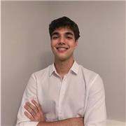 Joven profesor de inglés con titulación avanzada que busca trabajo a tiempo parcial